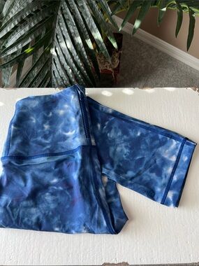 Lululemon Women’s Blue Tie-dye Leggings